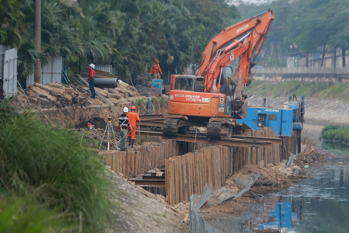 Hà Nội: Chật vật xử lý nguồn nước sông ô nhiễm